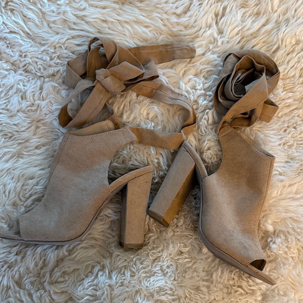 Wild Diva Elegant Tan Women's open toe booties that wrap and tie up the ankle.